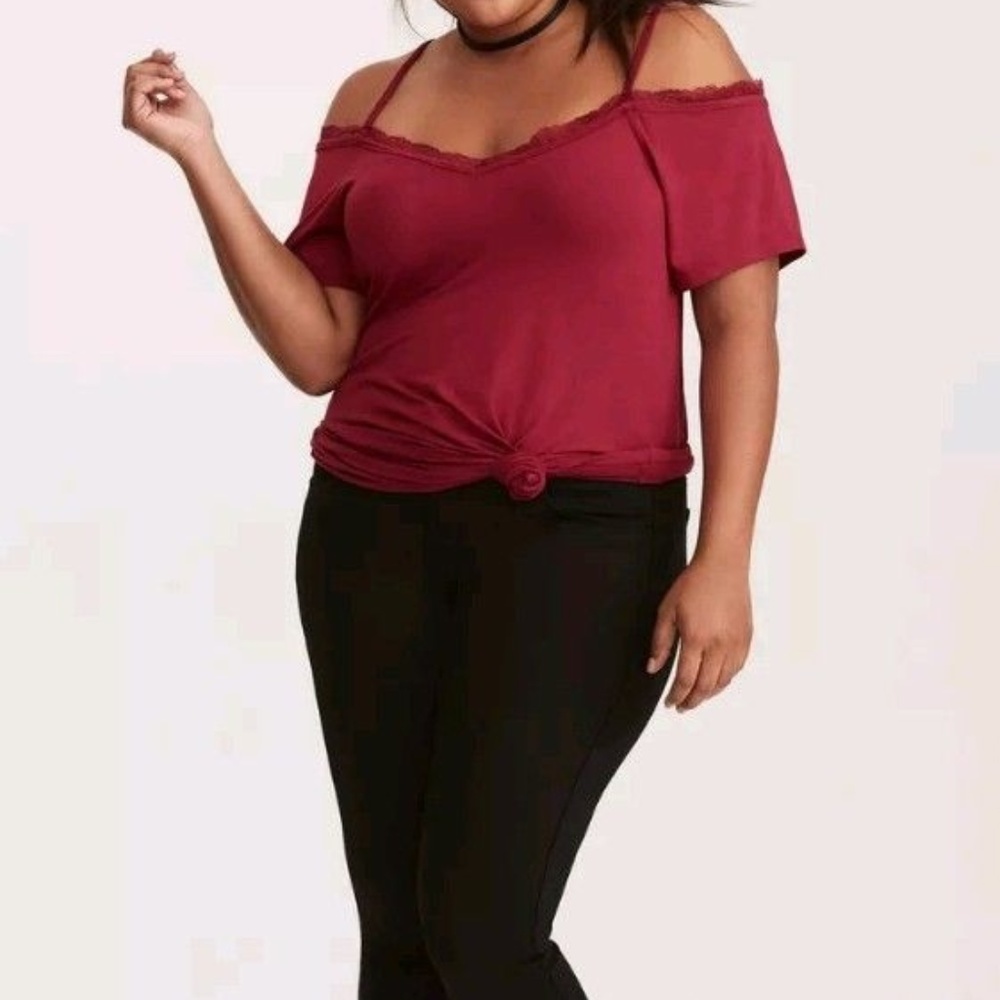 NWOT Torrid Super Soft Lace Trim Cold Shoulder Top